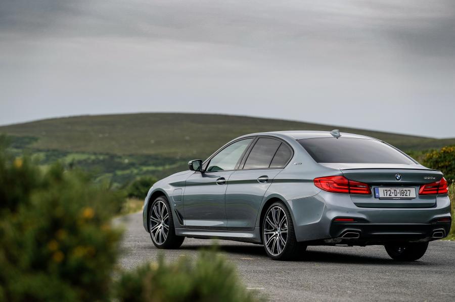  BMW 530e M Sport (G30) 2017 года  (UK) (фото 19 из 40)